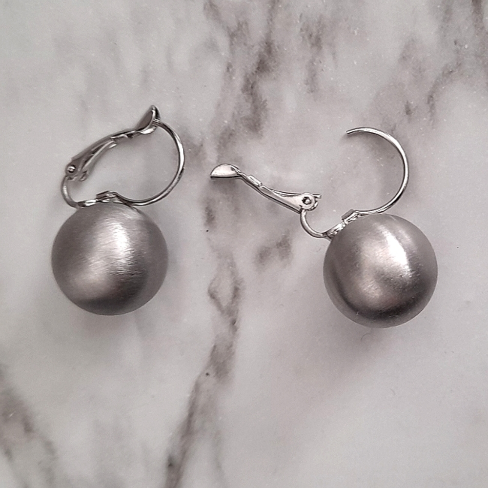 Earring - Picture 2 of 3